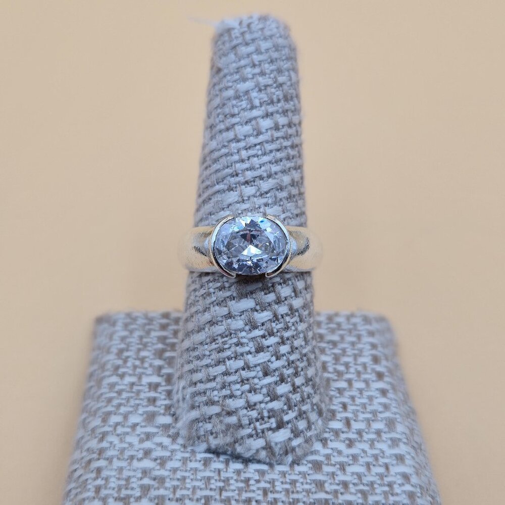 Size 8 Sterling Silver Good Size Quality Cubic Zirconia Gem Ring A4801
